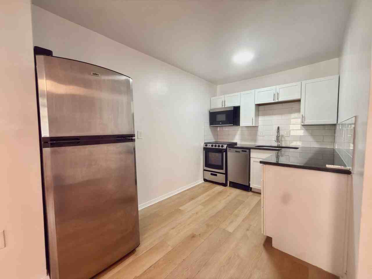 139 E Clifton Ave #200 - Photo 5 of 6