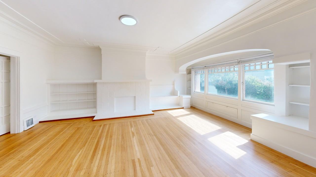 1077 Ashbury Street - Photo 7 of 19