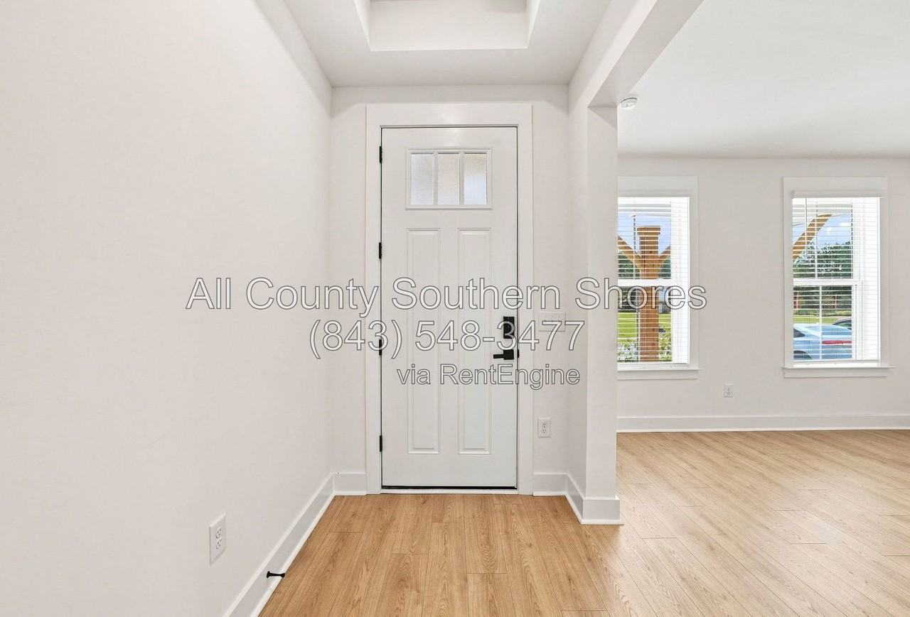 3084 Claredon St - Photo 3 of 50