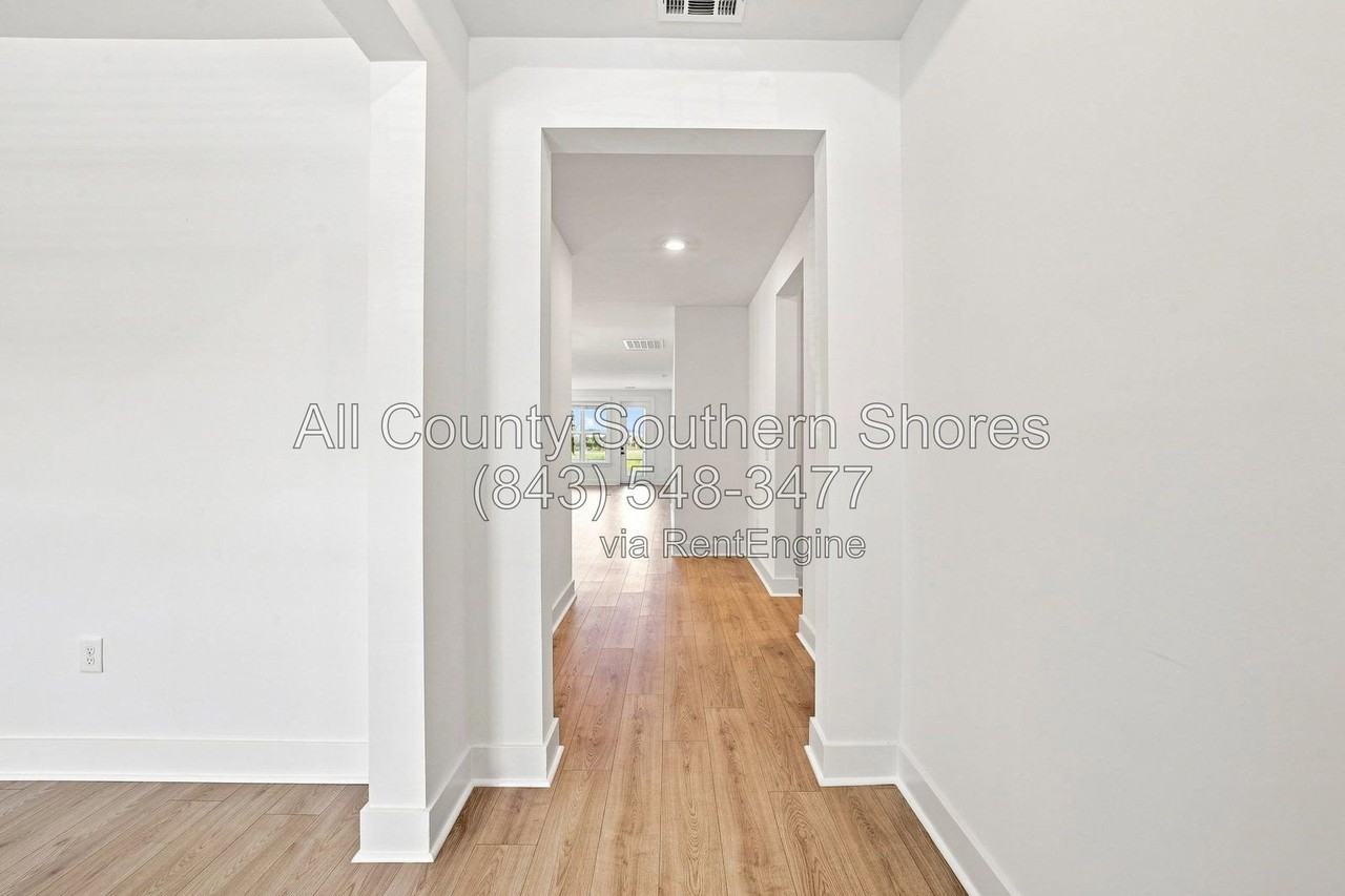 3084 Claredon St - Photo 5 of 50