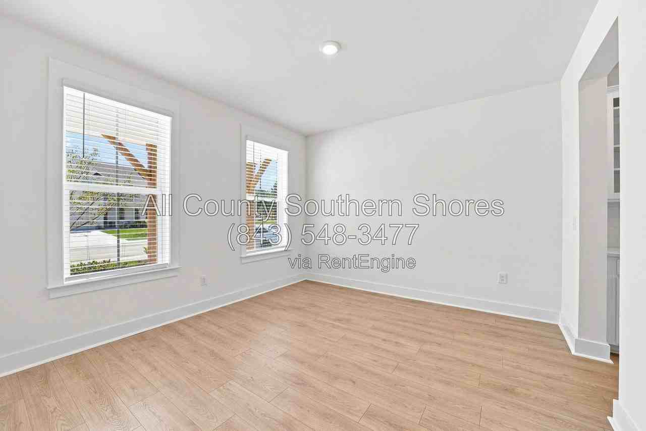 3084 Claredon St - Photo 6 of 50