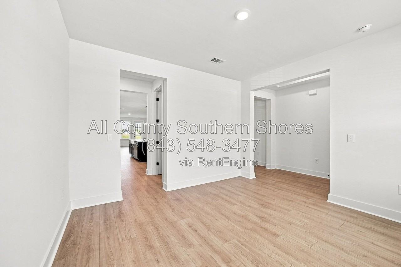 3084 Claredon St - Photo 7 of 50