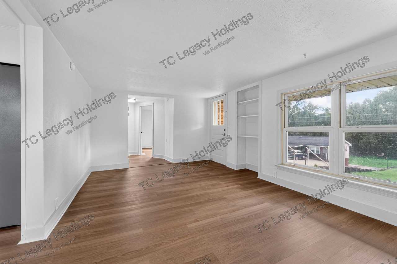 649 Maple St - Photo 4 of 18
