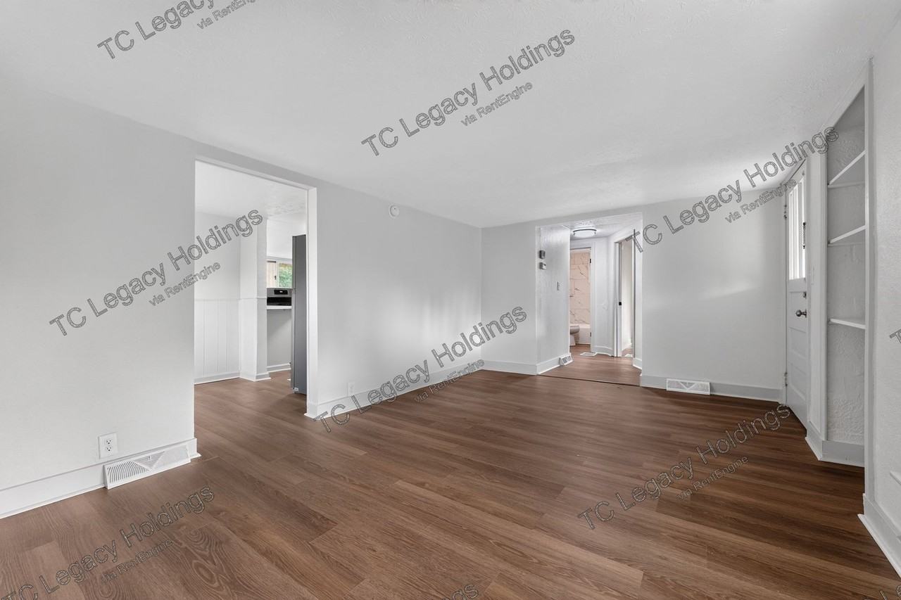 649 Maple St - Photo 5 of 18