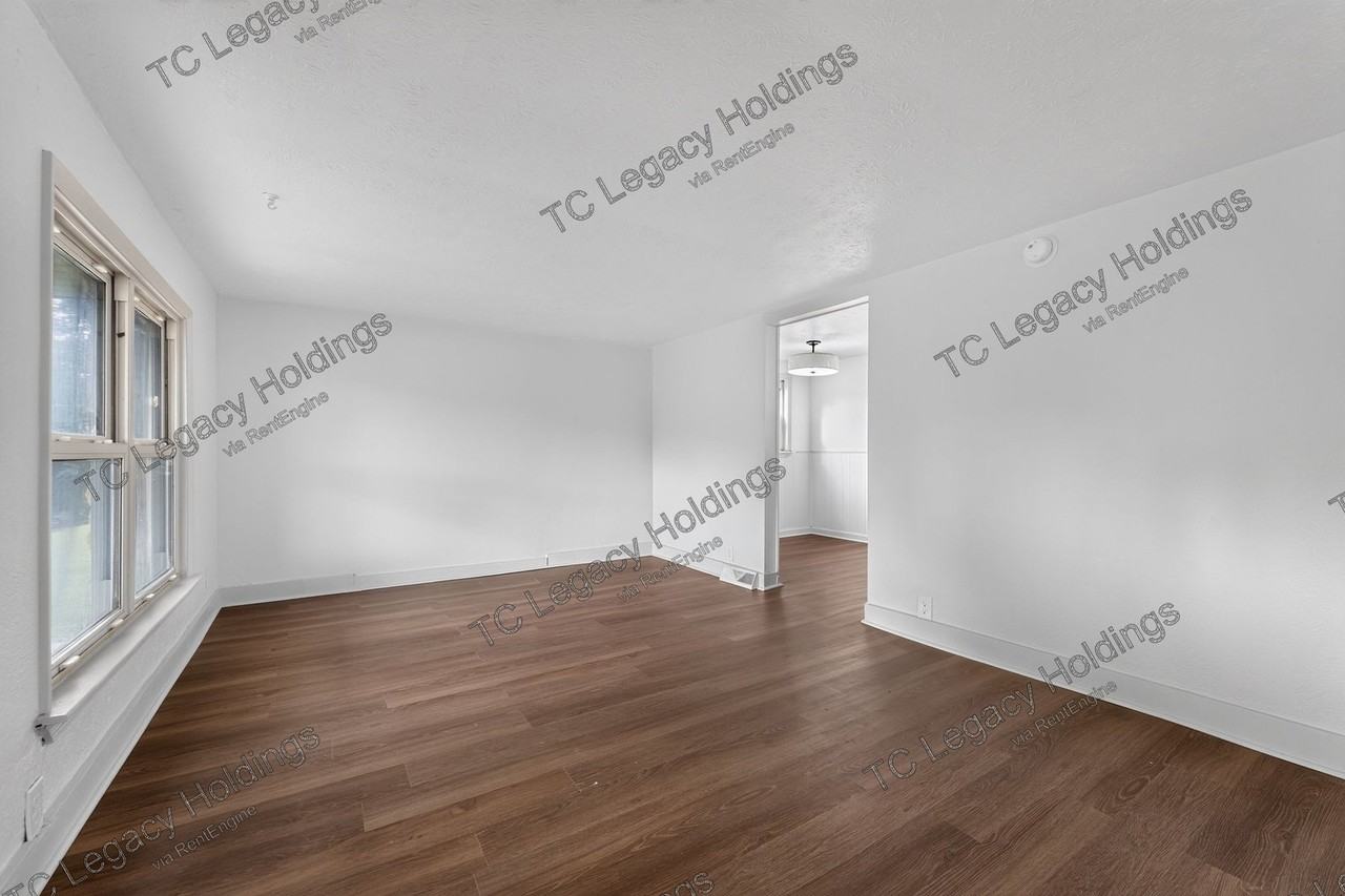 649 Maple St - Photo 6 of 18