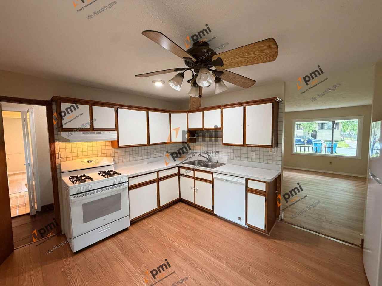 7726 Durbin St - Photo 5 of 18