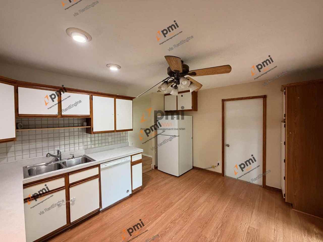 7726 Durbin St - Photo 6 of 18