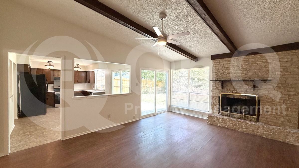 10105 Oak Hollow Dr - Photo 6 of 19