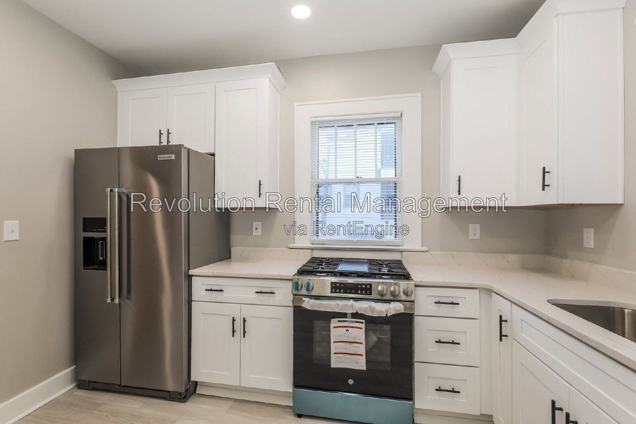 2034 Cambridge Ave #A - Photo 7 of 19