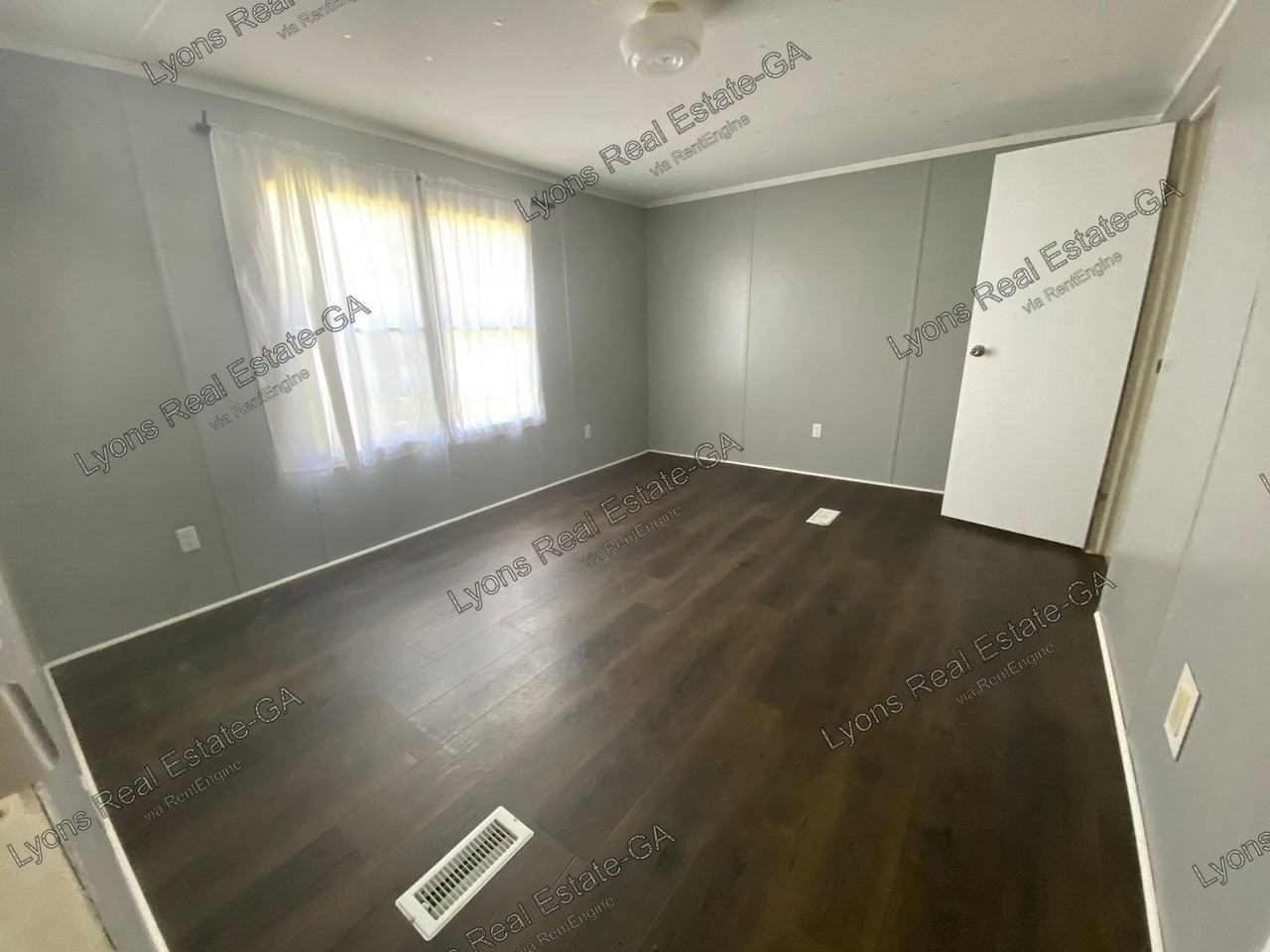 604 Sycamore Dr - Photo 3 of 16