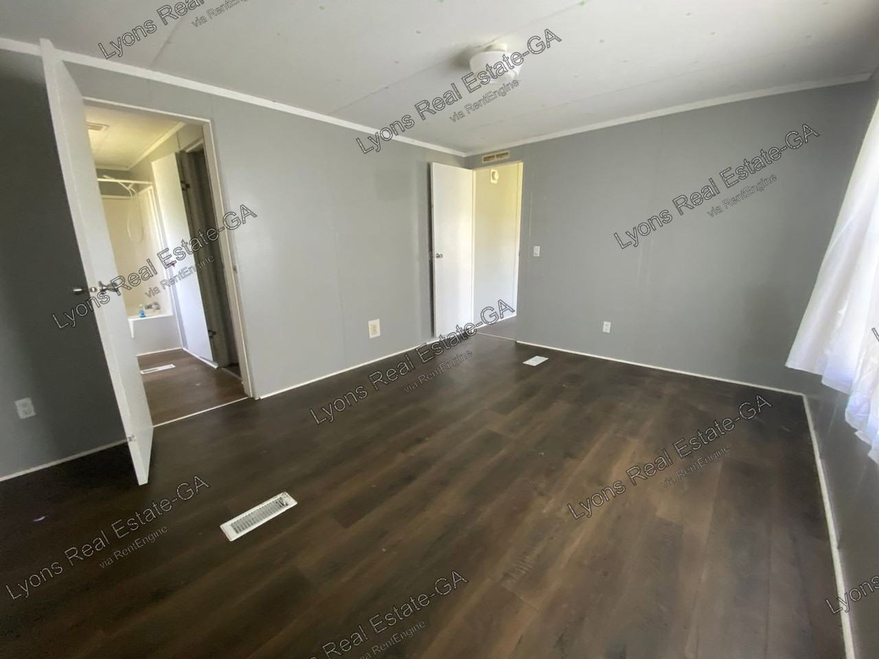 604 Sycamore Dr - Photo 4 of 16