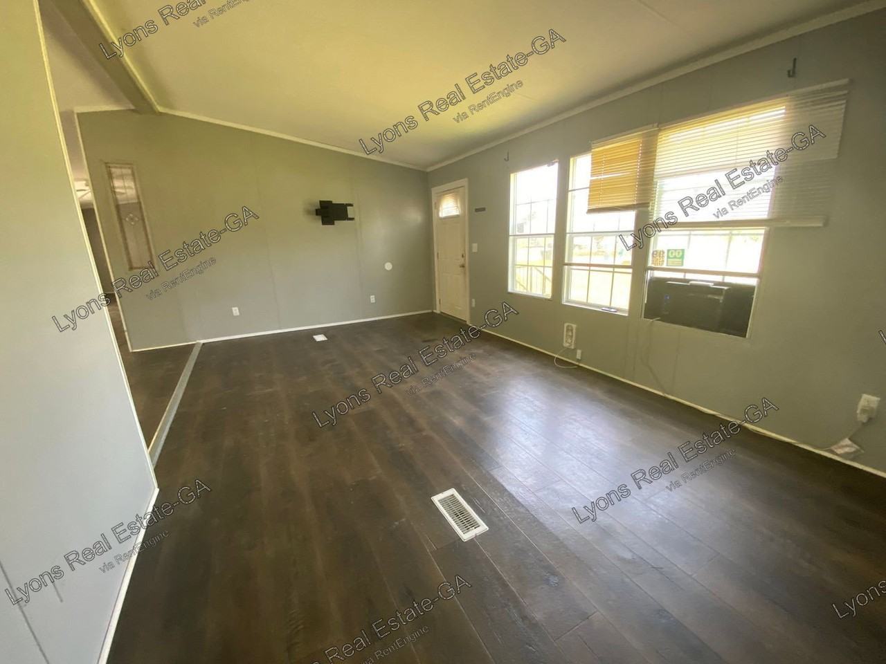 604 Sycamore Dr - Photo 7 of 16