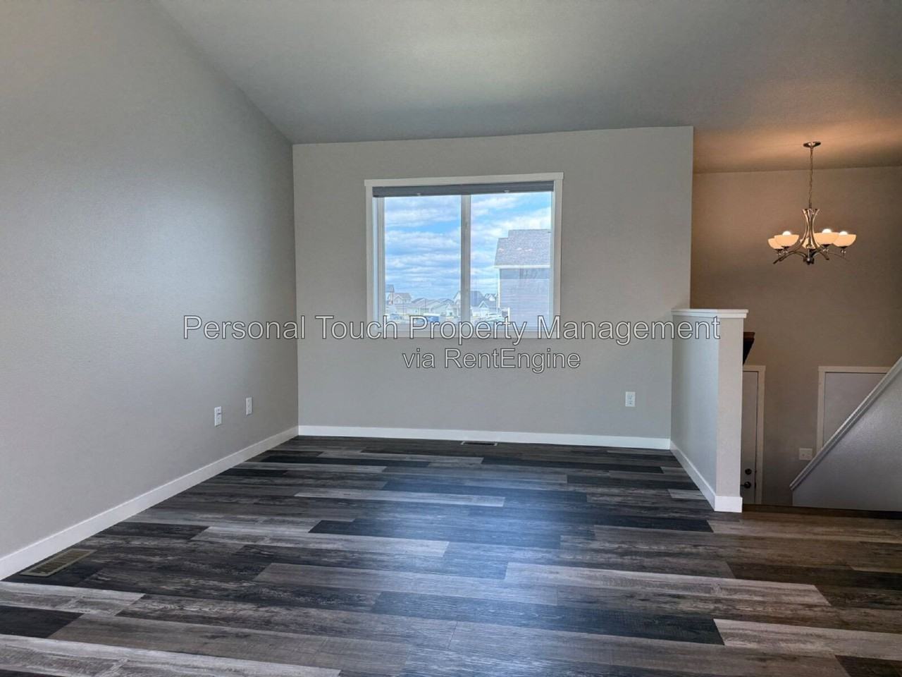 1067 Barnes Dr - Photo 2 of 33