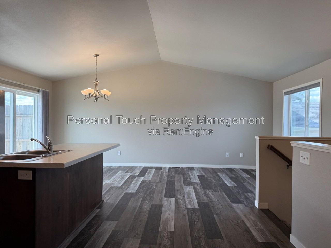 1067 Barnes Dr - Photo 3 of 33