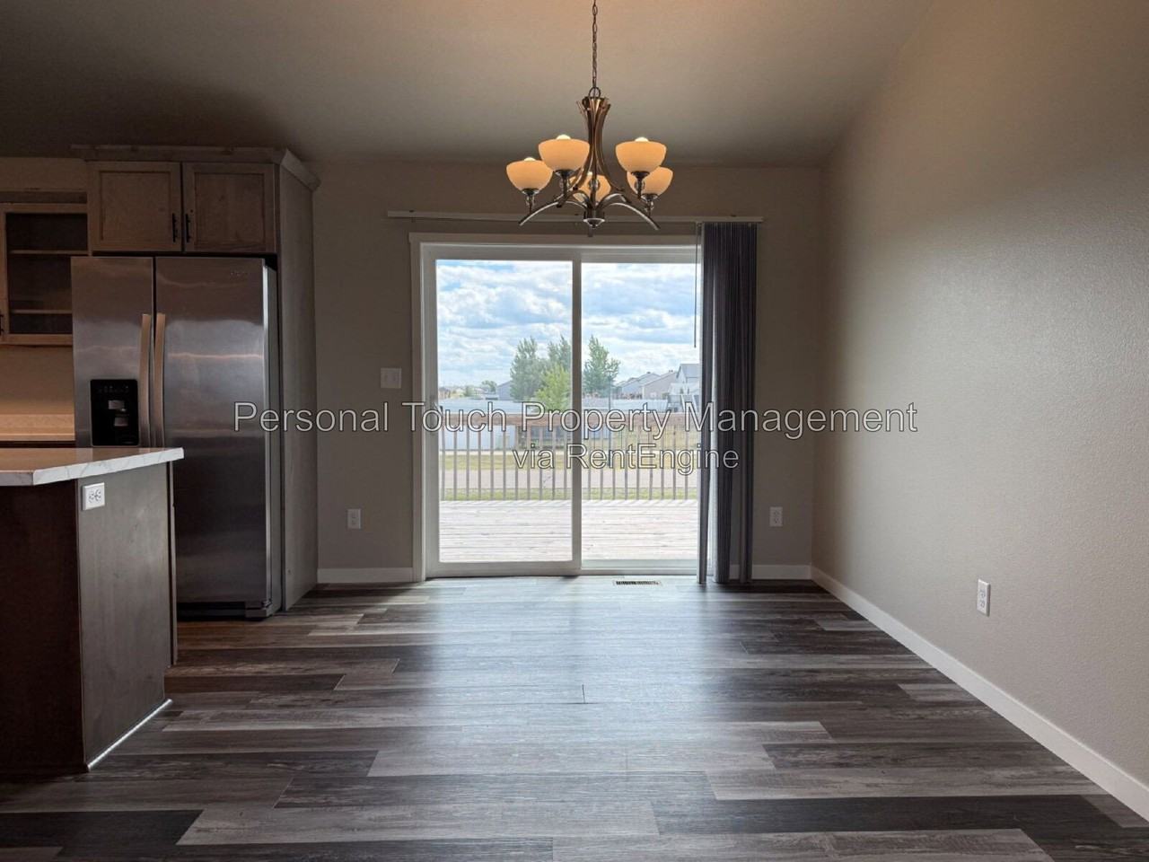 1067 Barnes Dr - Photo 6 of 33