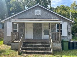 featured image of 838 Friedman St