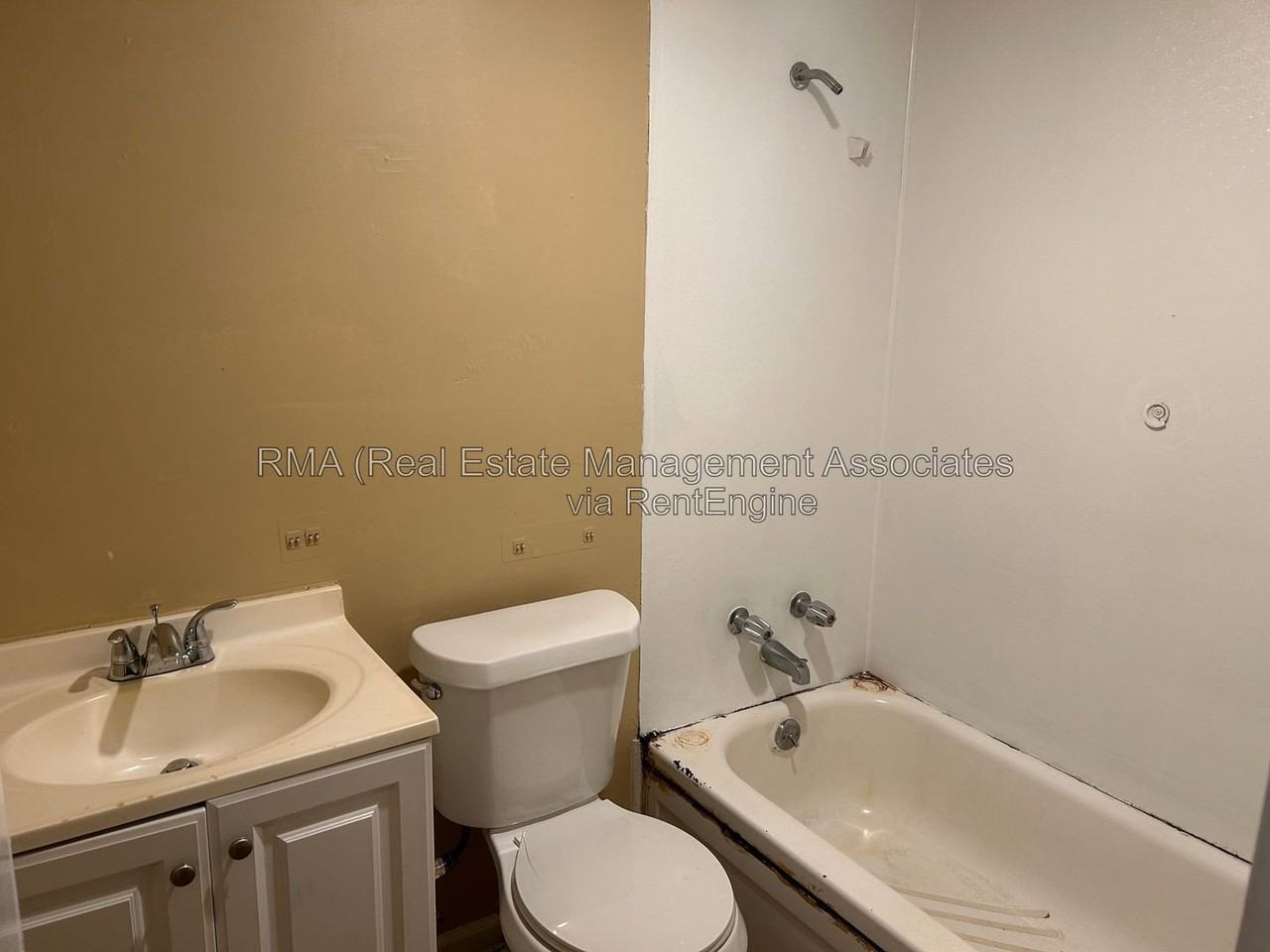 838 Friedman St - Photo 2 of 5
