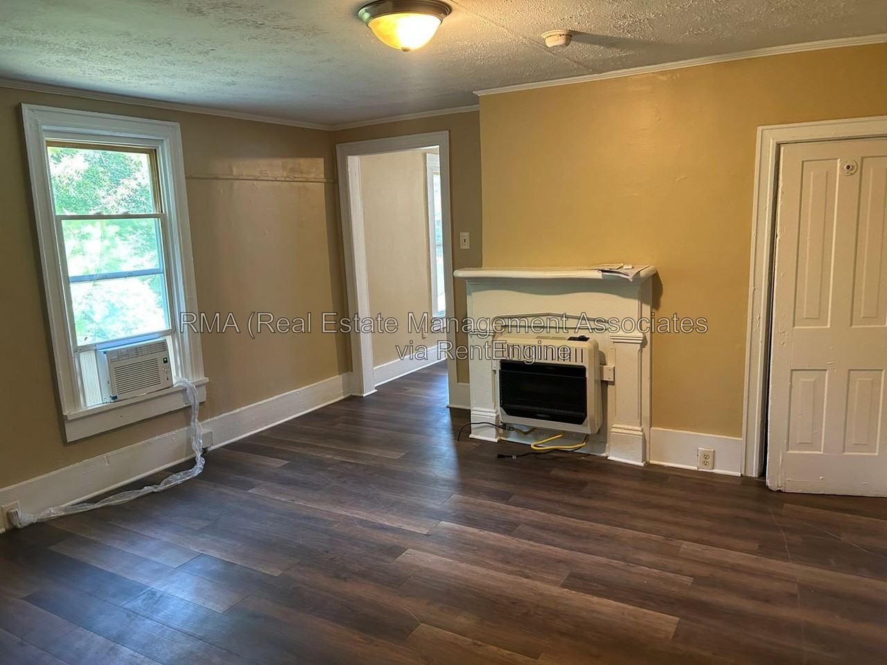 838 Friedman St - Photo 4 of 5