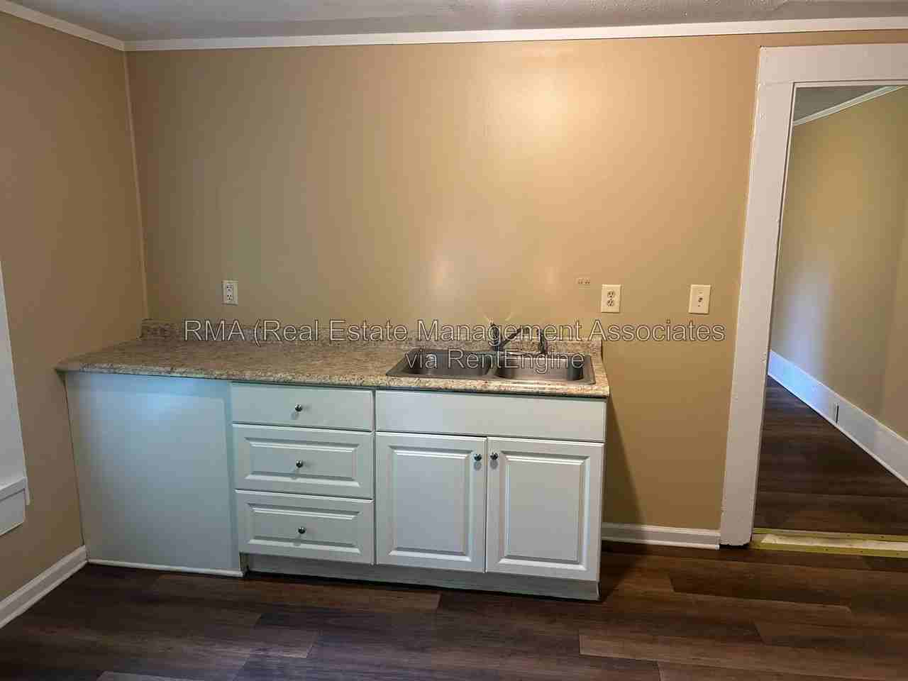 838 Friedman St - Photo 5 of 5