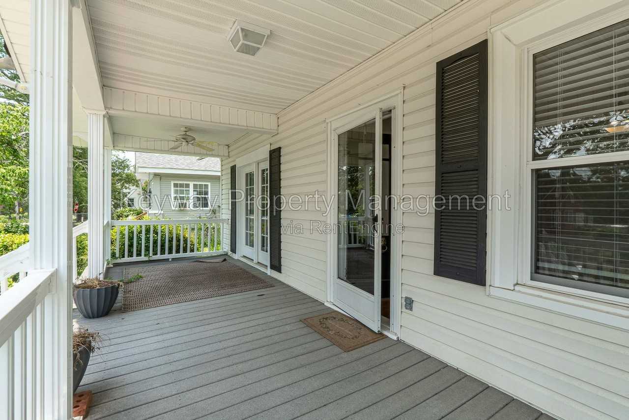 1111 Adrian St - Photo 4 of 21