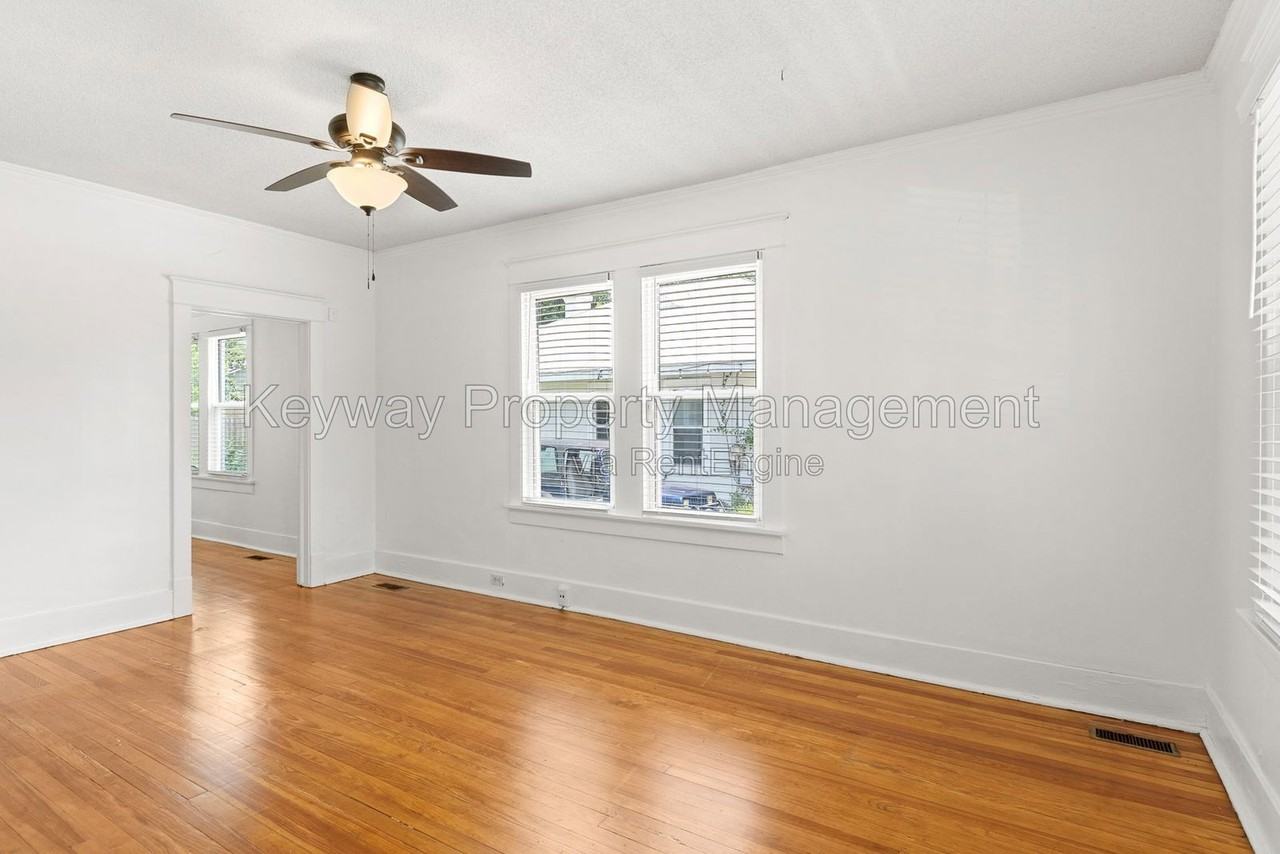 1111 Adrian St - Photo 6 of 21