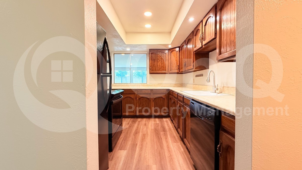 910 N Wedgewood Dr - Photo 7 of 24