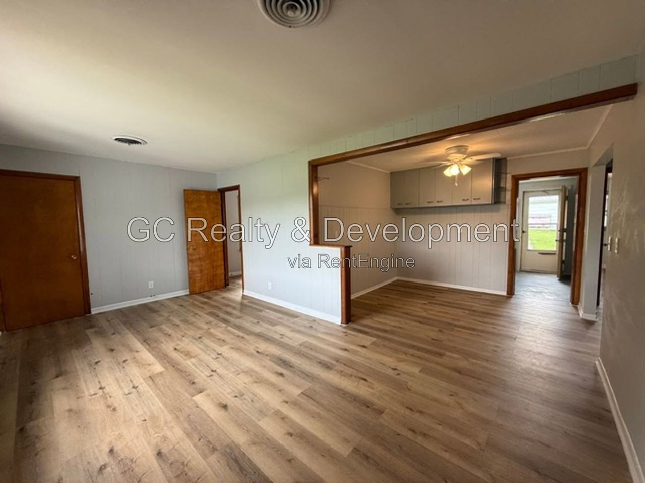 33W249 Butterfield Rd - Photo 3 of 24