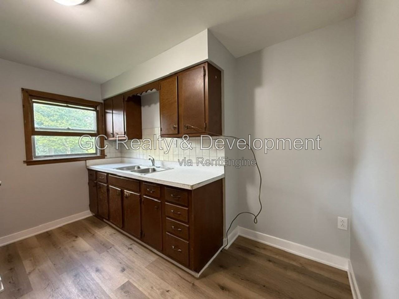 33W249 Butterfield Rd - Photo 7 of 24