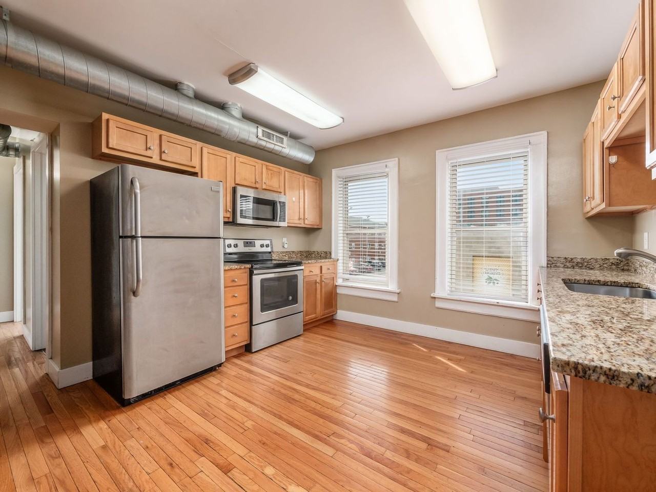 1643 N Pearl St - Photo 2 of 26