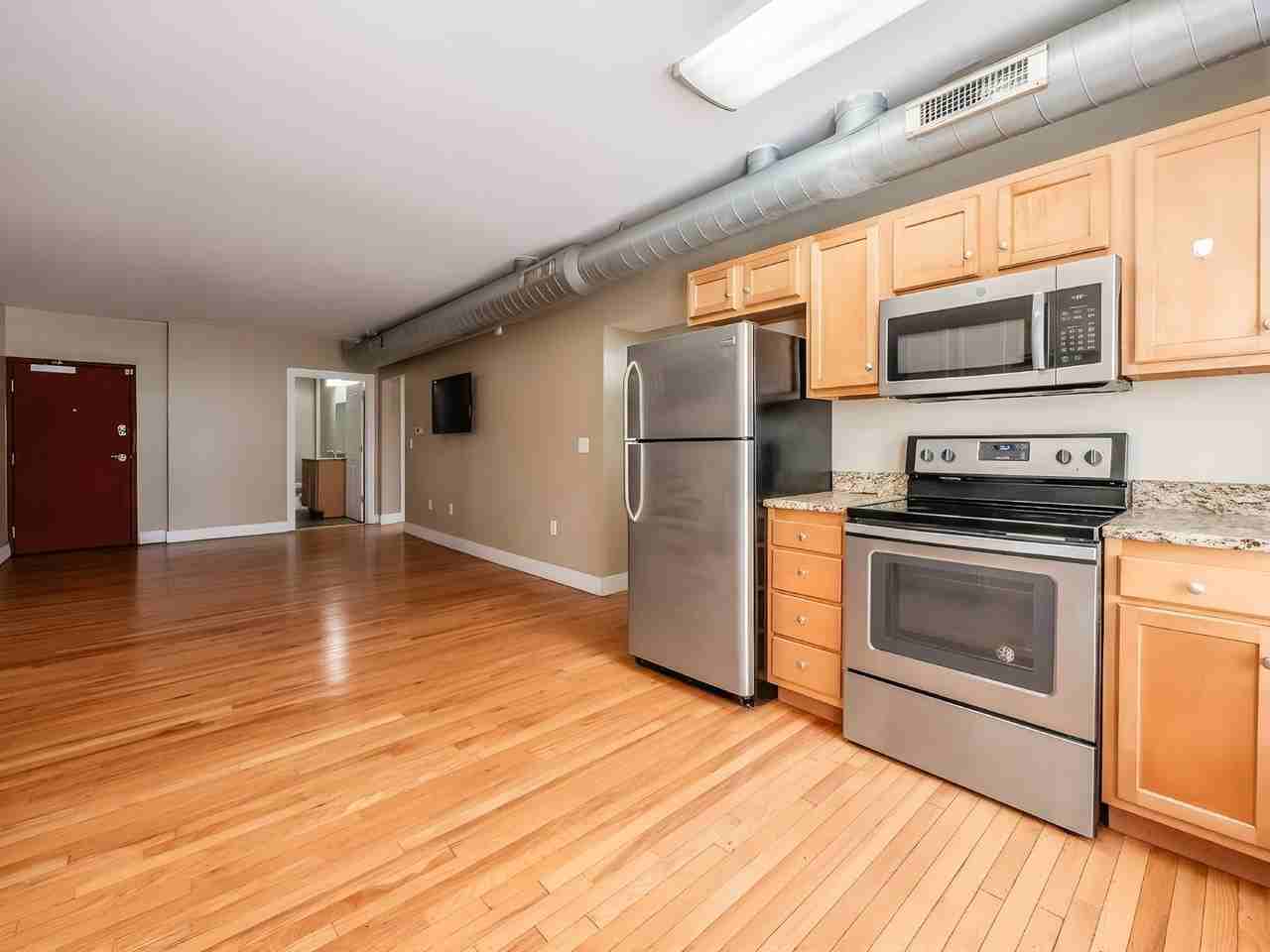 1643 N Pearl St - Photo 4 of 26