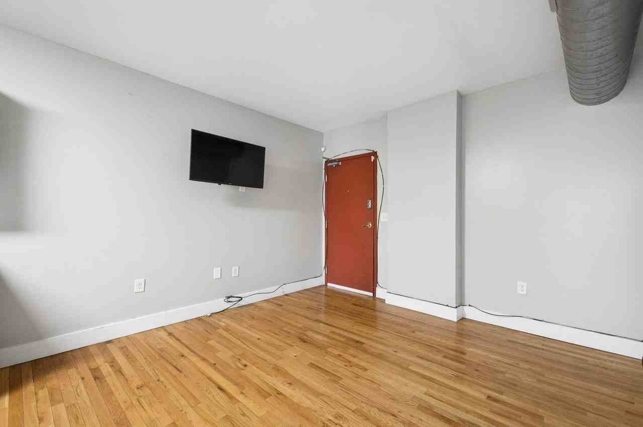 1651 N Pearl St - Photo 2 of 24