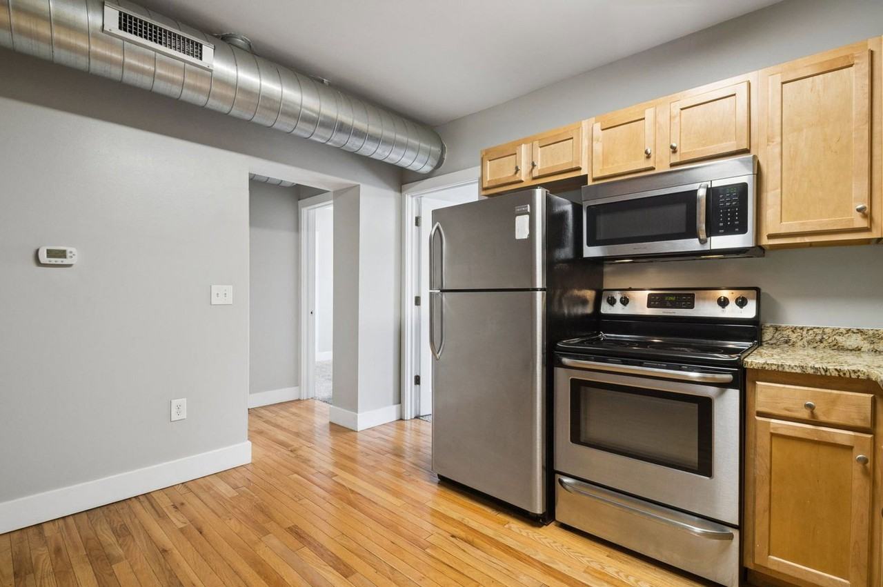 1651 N Pearl St - Photo 4 of 24