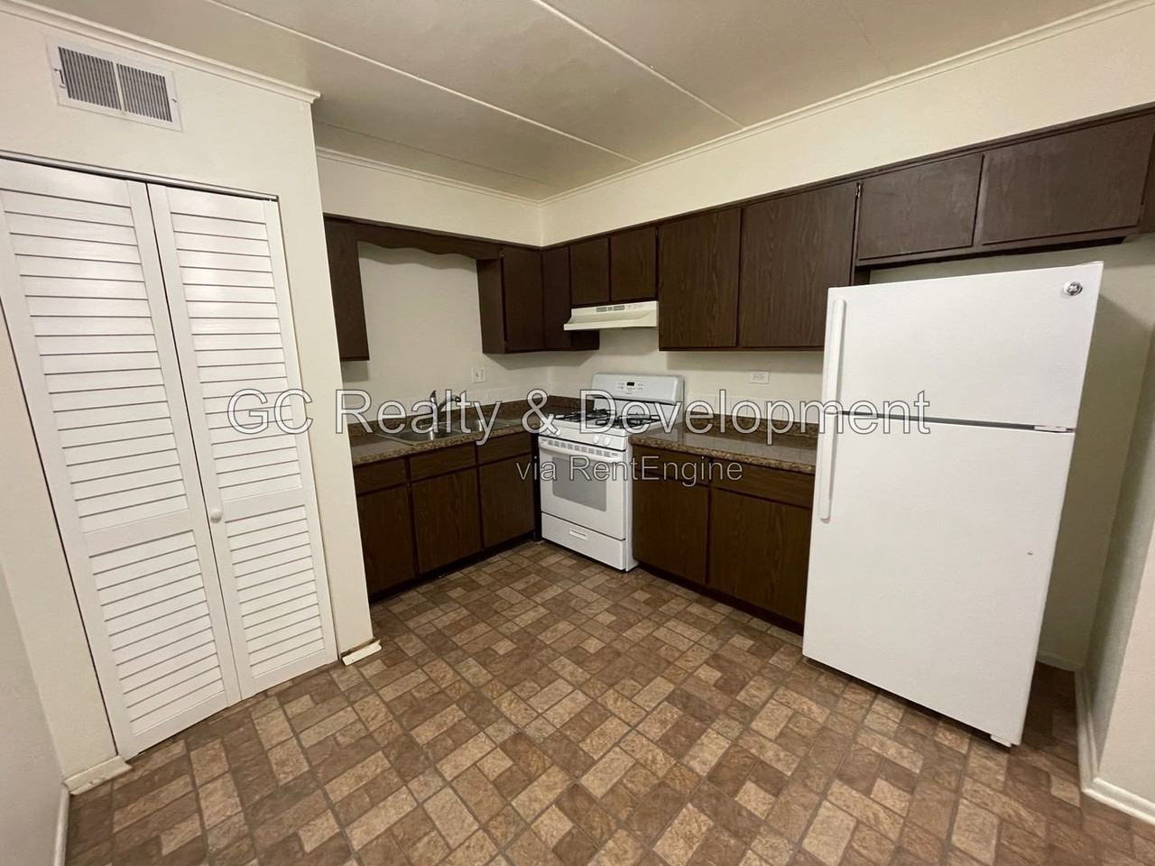 180 N Wolf Rd #1D - Photo 7 of 16