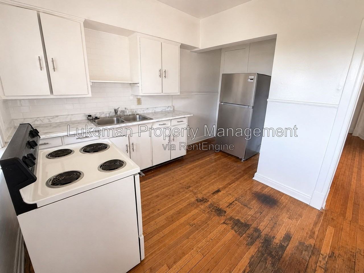 447 W Walnut St #12 - Photo 3 of 11