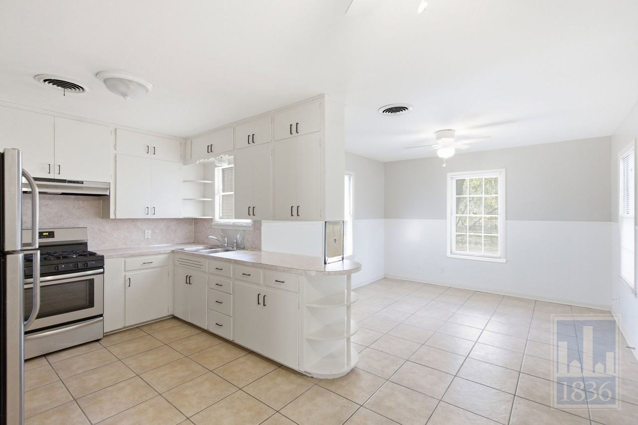 7604 Delafield Ln - Photo 4 of 50