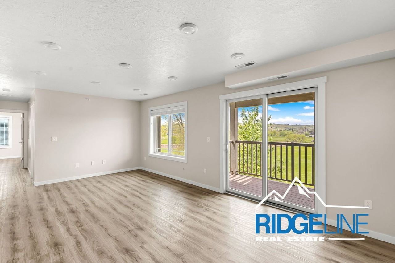 1120 American Ave #7 - Photo 6 of 18