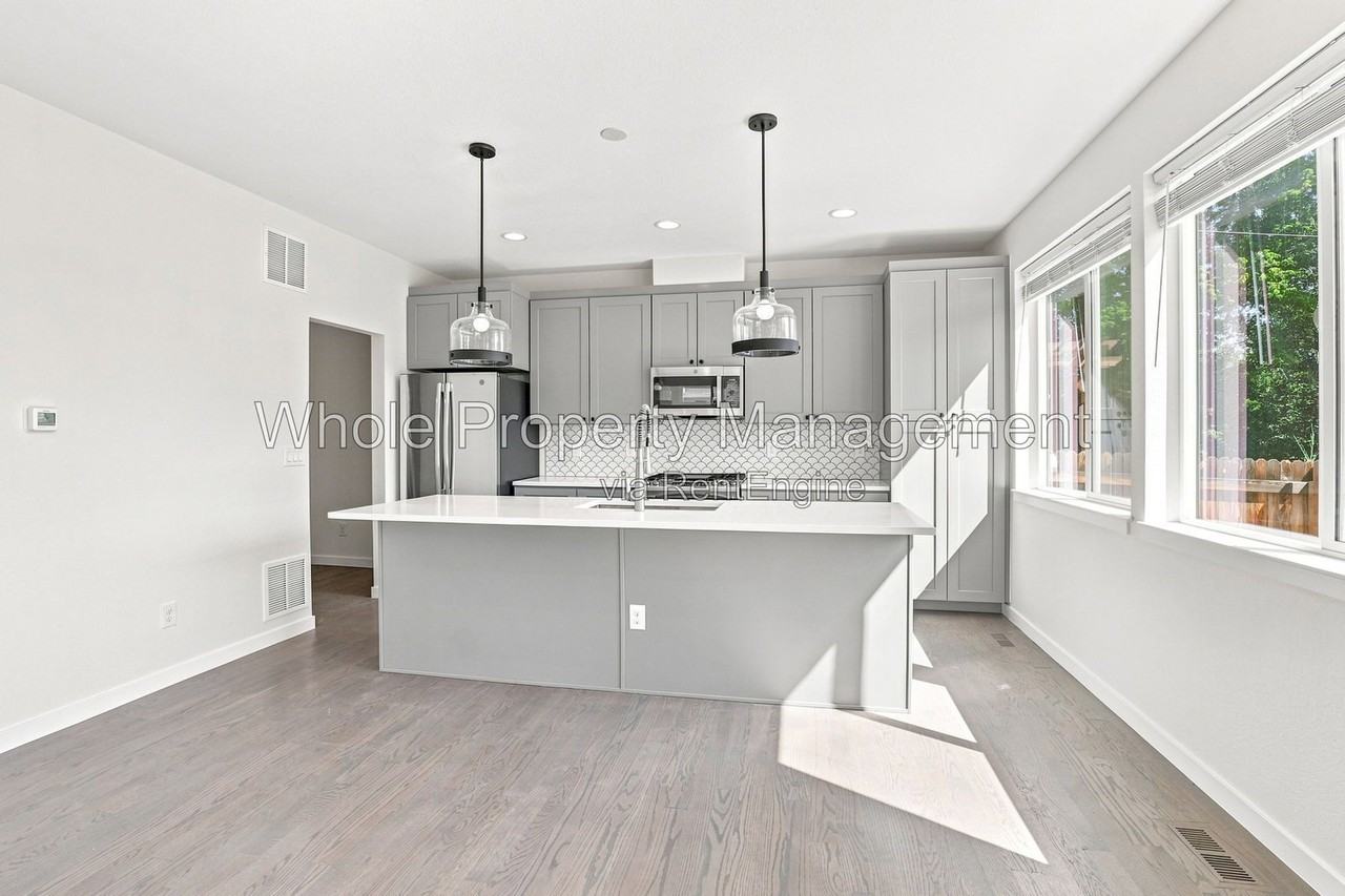 5230 Stuart St - Photo 4 of 30