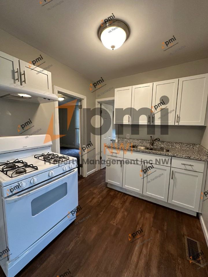 602 Indiana Ave #1W - Photo 5 of 12