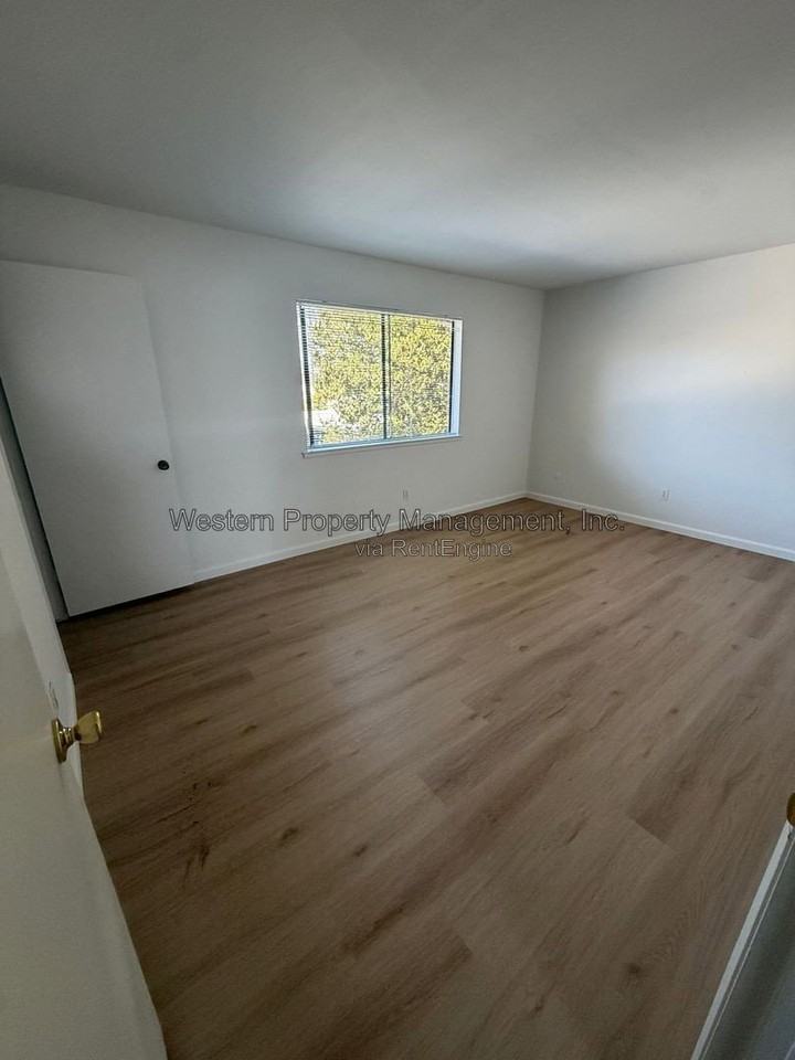 1385 7th Ave #25 - Photo 3 of 10