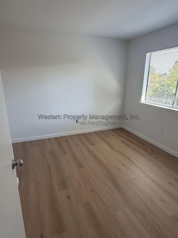 1385 7th Ave #25 - Photo 6 of 10