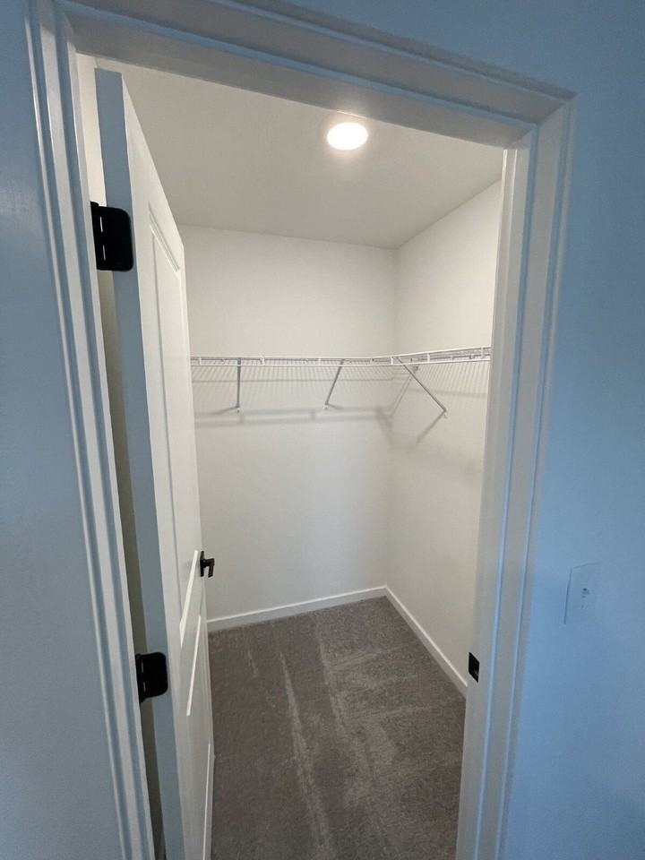 5665 Deep River Ave - Photo 6 of 30