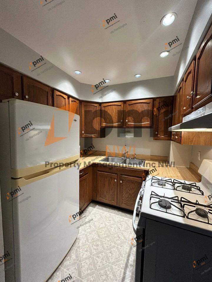 703 Elm St #C - Photo 6 of 13