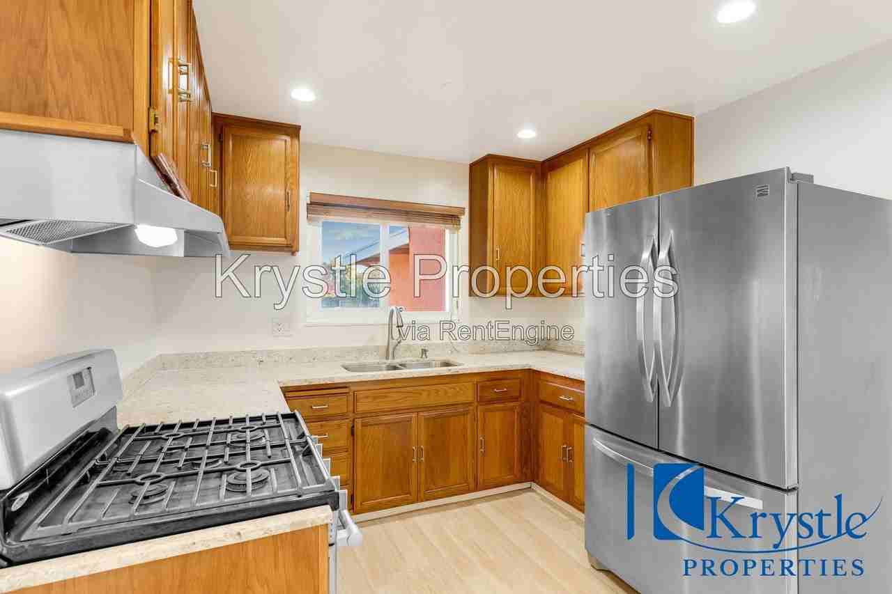 1319 Coolidge St - Photo 7 of 23