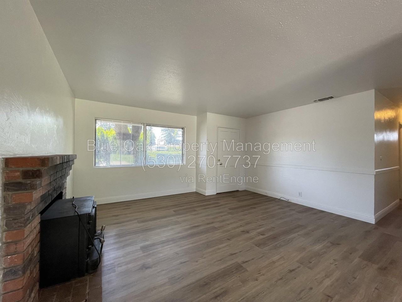 470 Cimarron Dr - Photo 3 of 12