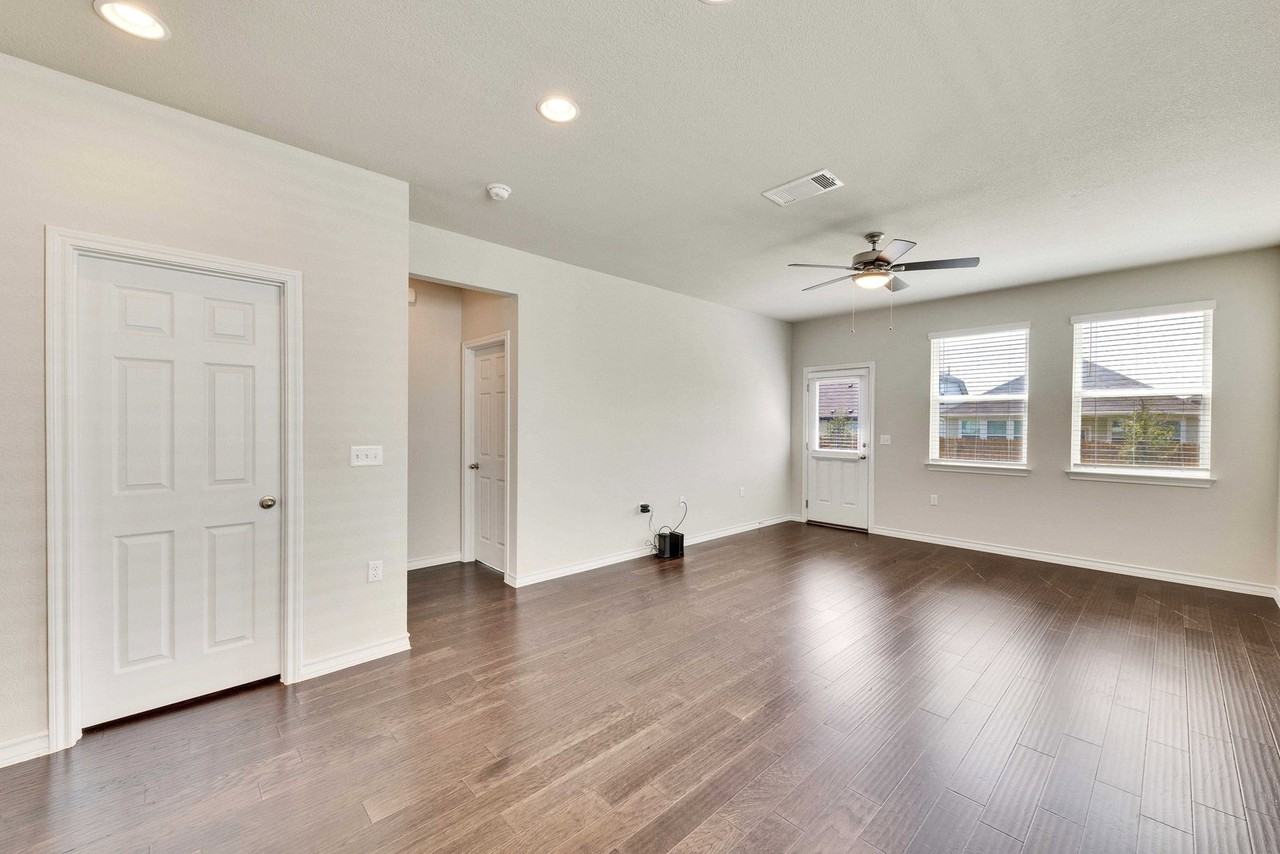 12121 Cimaizon Dr - Photo 3 of 50