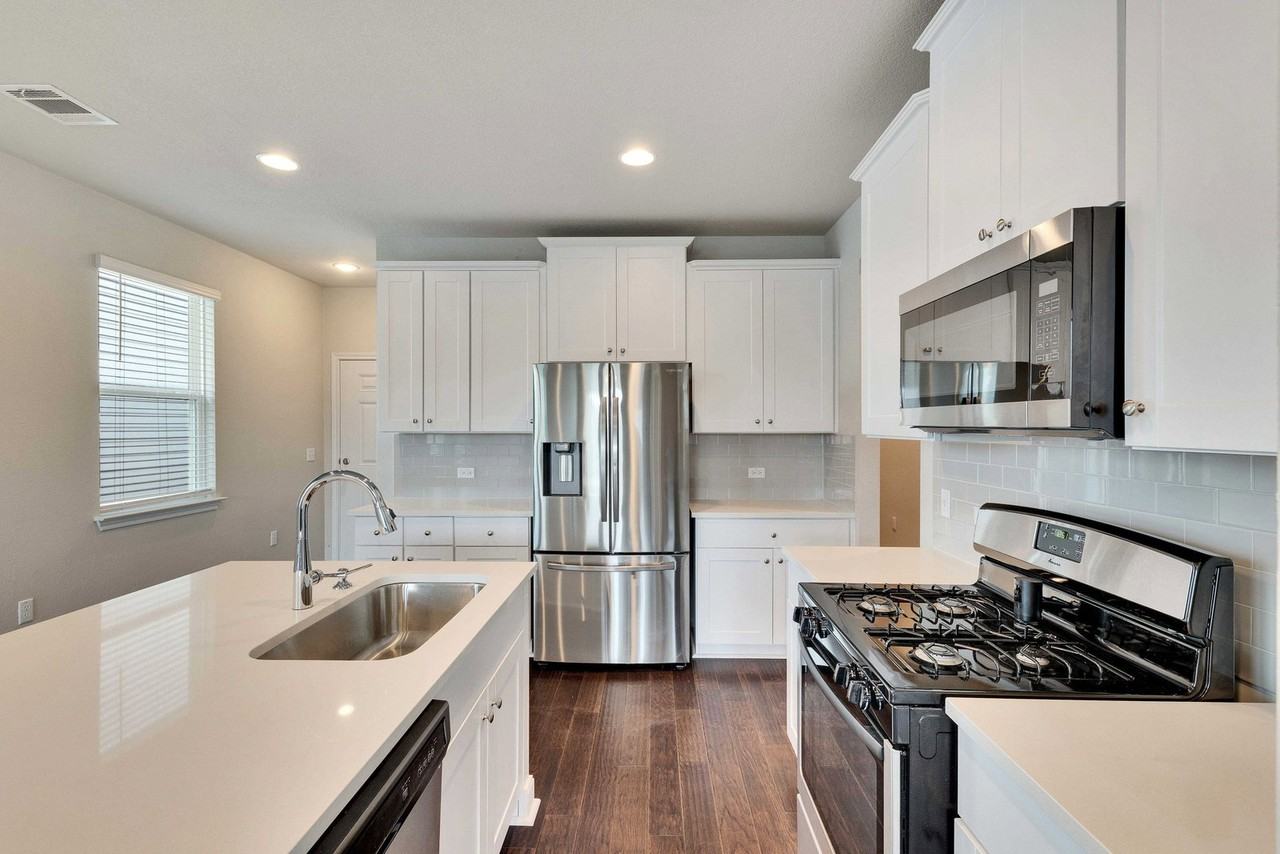 12121 Cimaizon Dr - Photo 5 of 50