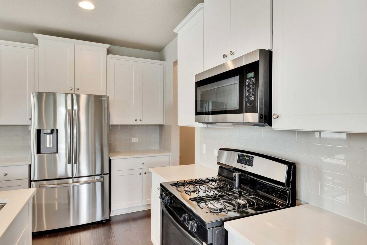 12121 Cimaizon Dr - Photo 7 of 50