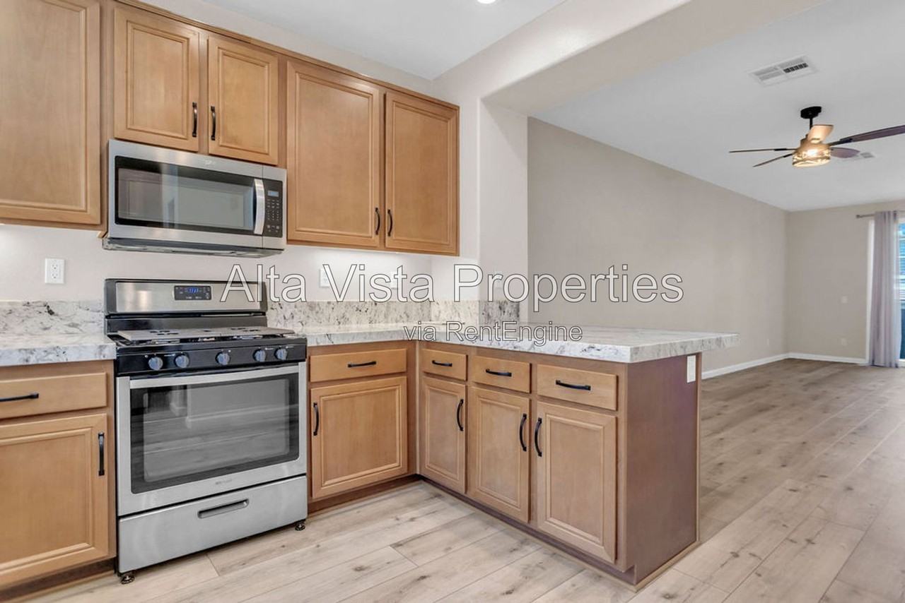 16912 Laurel Hill Ln #119 - Photo 4 of 33