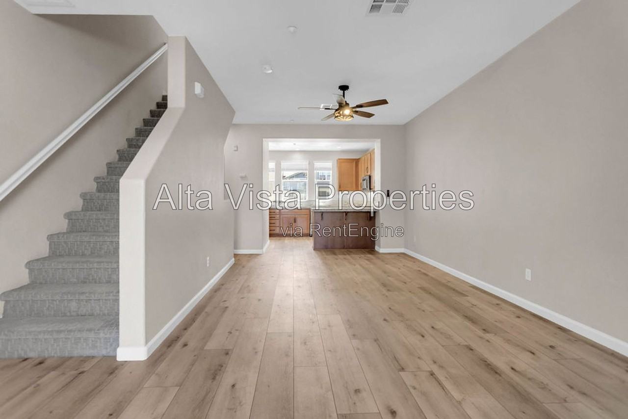 16912 Laurel Hill Ln #119 - Photo 5 of 33