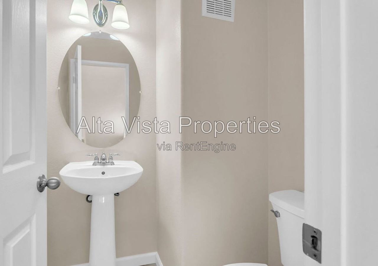 16912 Laurel Hill Ln #119 - Photo 7 of 33